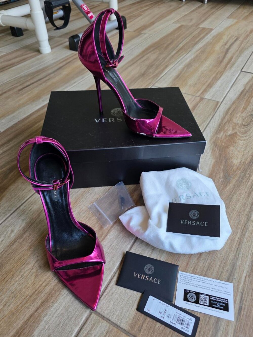 Versace Pointy Open Toe Strap Sandals Mettalic Pink Shoes. Eur. 39